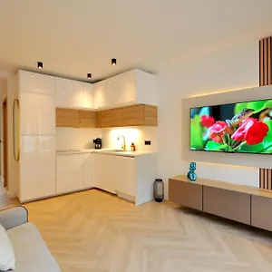 Appartement Monaco # - 6 Persons - 2 Bedrooms - Full Renovated - Private Parking - Full Clim - Hypercenter - And Sun, Menton